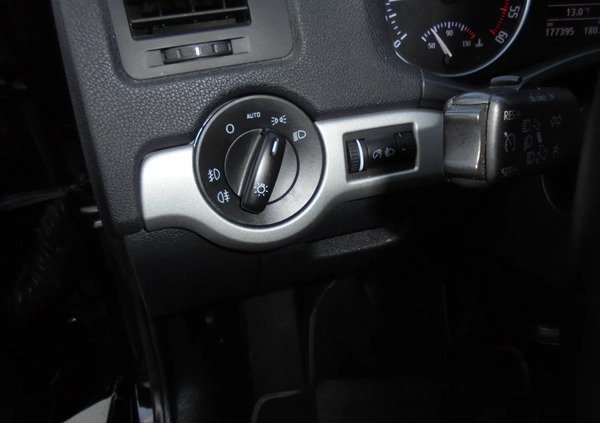 Skoda Octavia cena 29999 przebieg: 177395, rok produkcji 2013 z Gostyń małe 704